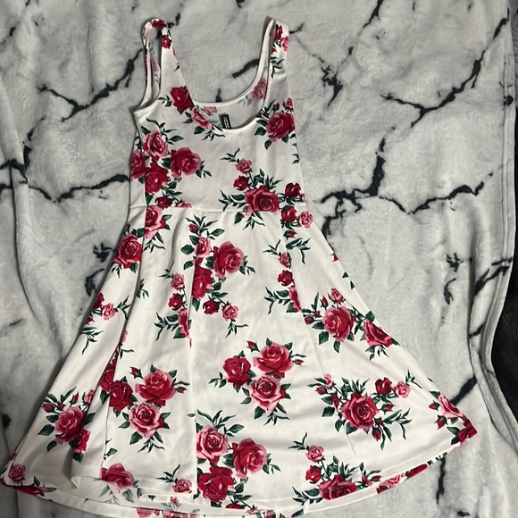 2 for $20 White floral summer dress (S) - Picture 3 of 3